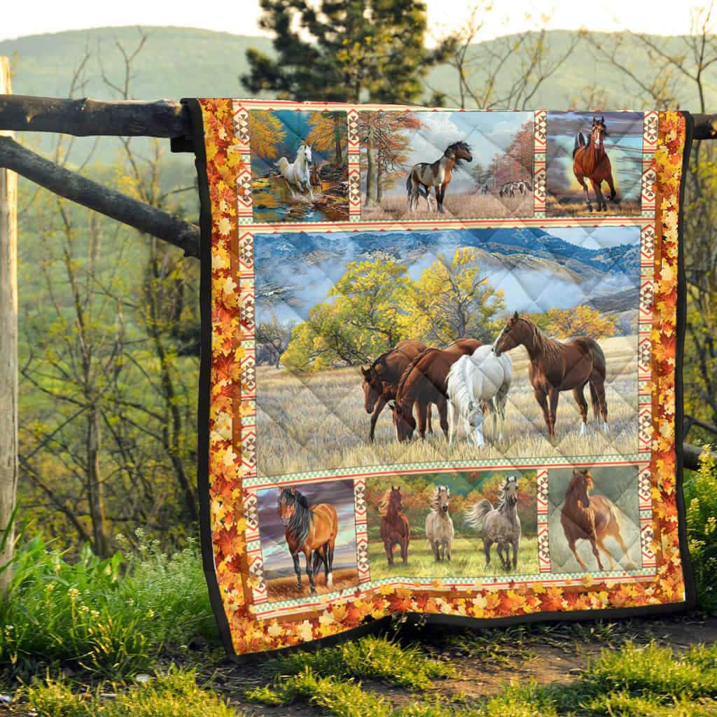 It's the most wonderful time of the year - Horse quilt