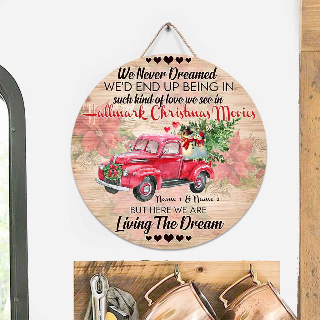 We Never Dreamed - Personalized Christmas Round Wood Sign