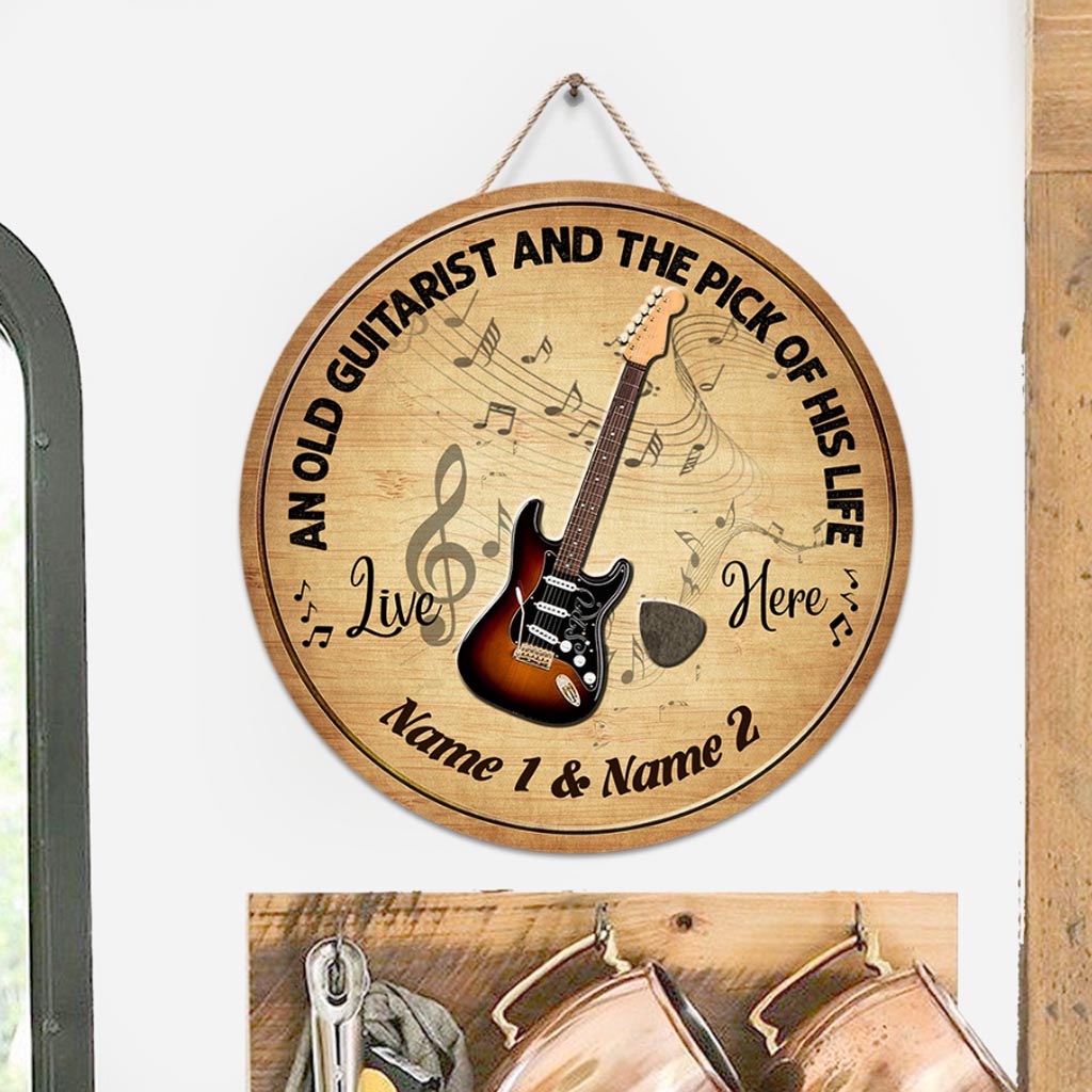 An Old Guitarist Personalized Round Wood Sign