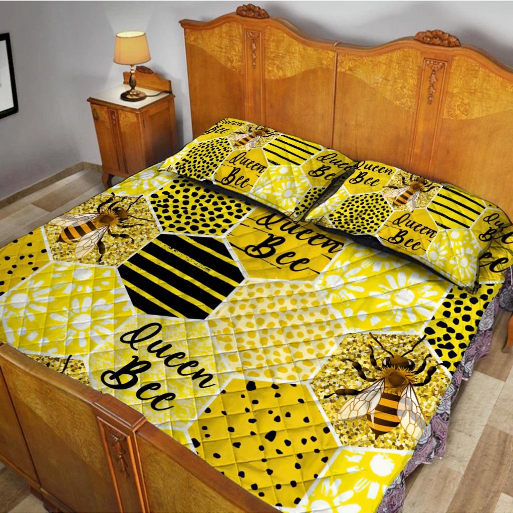 Queen Bee Quilt Bed Set